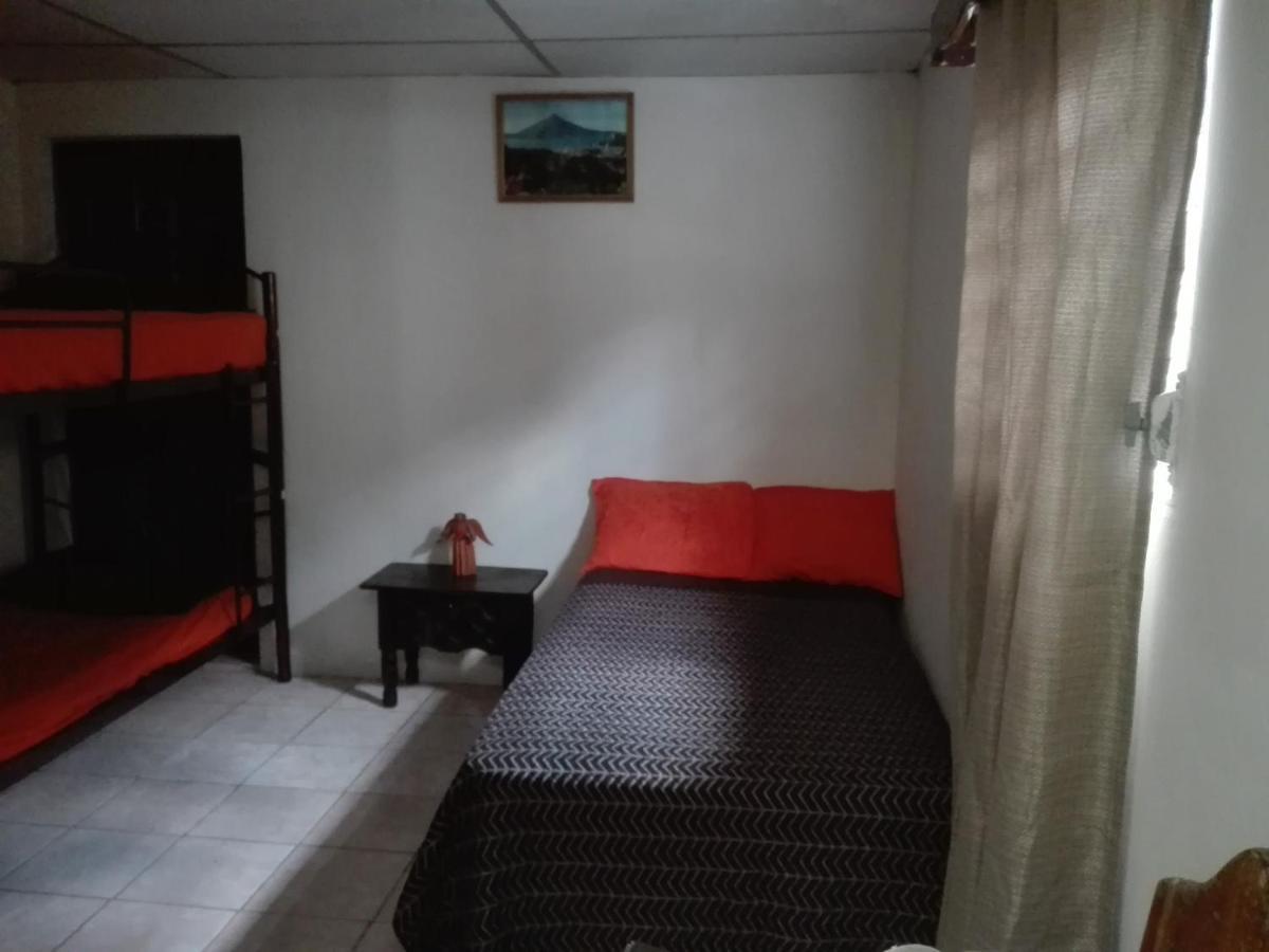 Huellas Hostal Antigua Esterno foto