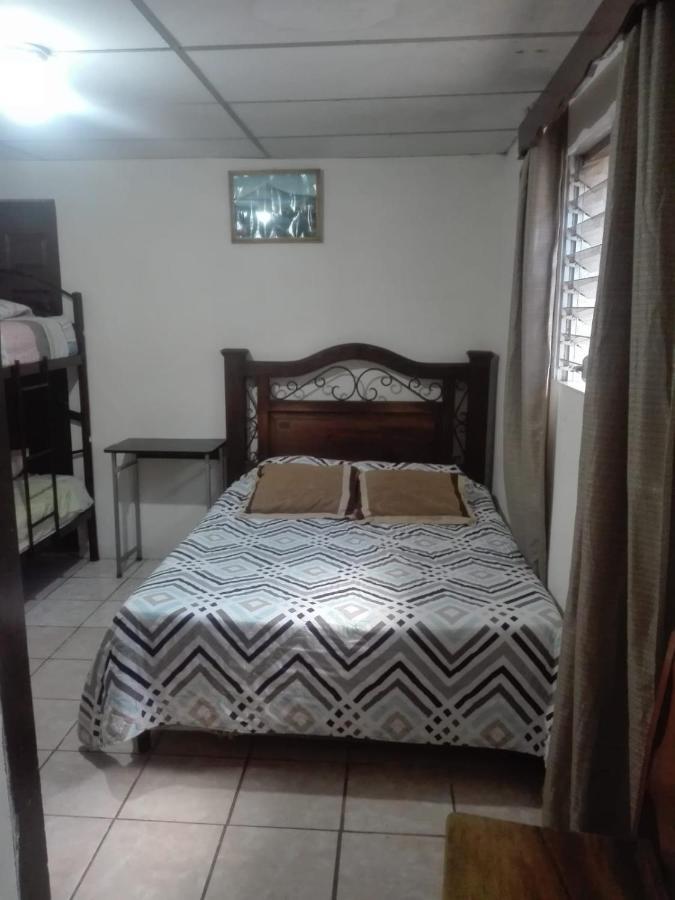 Huellas Hostal Antigua Esterno foto